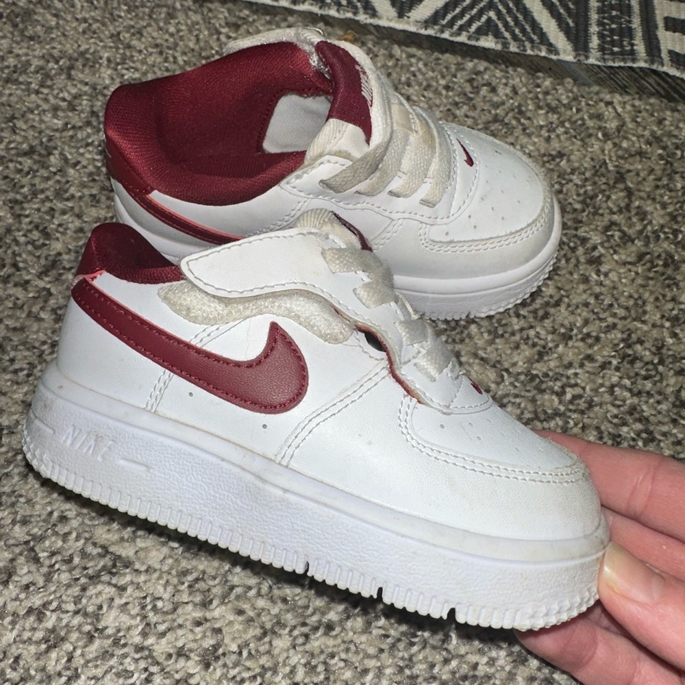 Nike Kids Sneakers in White and Maroon